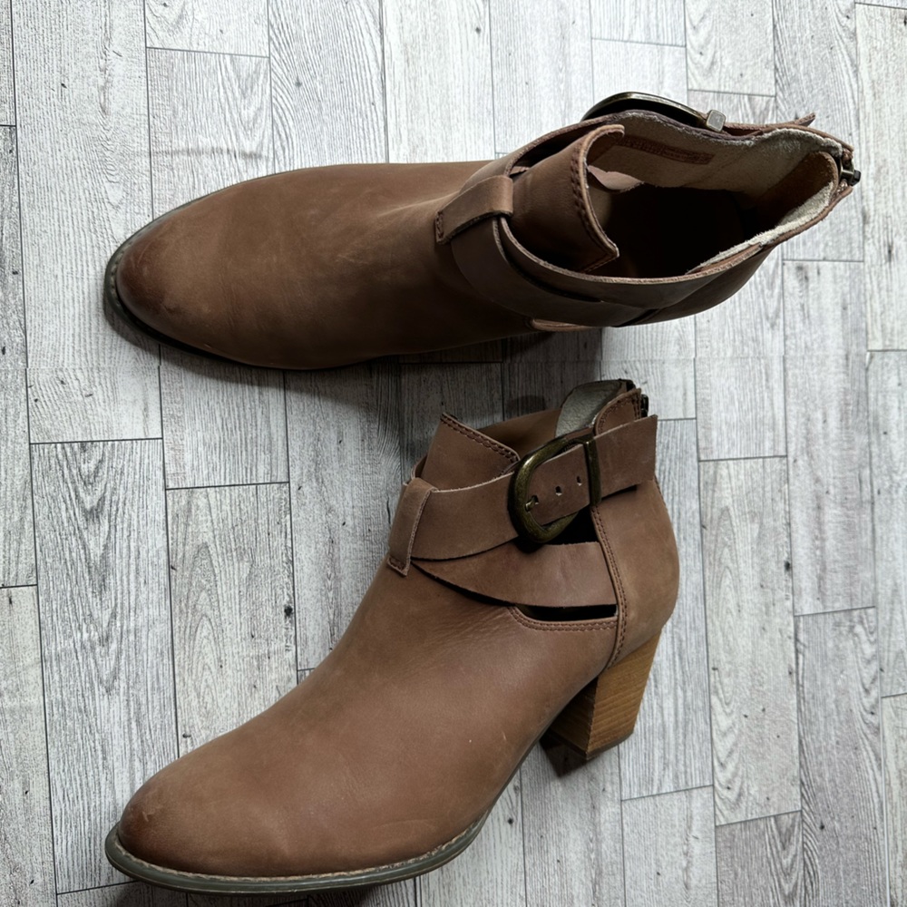 Vionic Leather Booties Size 10 - image 4